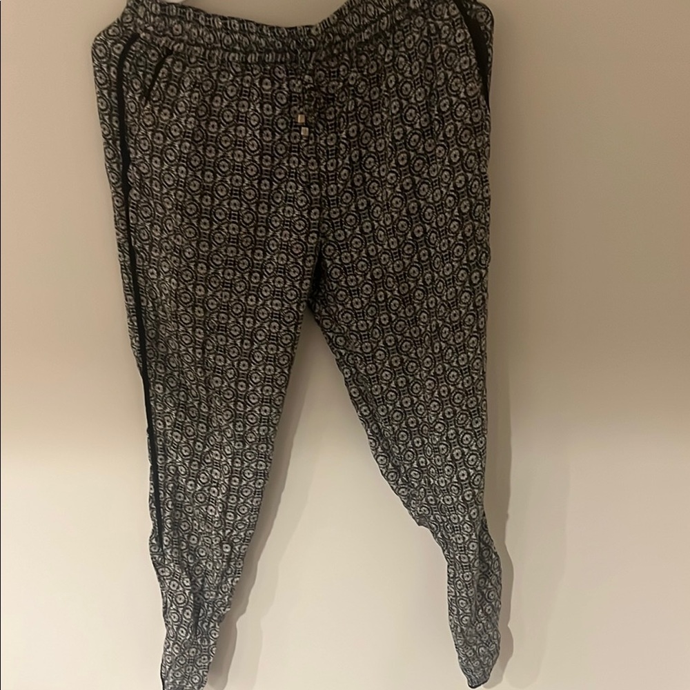 Lucy & Laurel Patterned Pants
